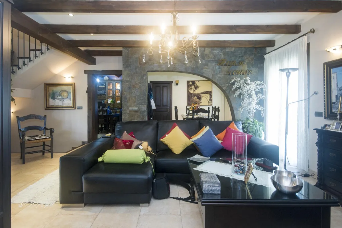 53b6bf7b-8614-42e7-8f6e-6a69200a11c1