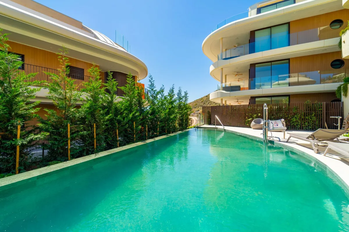 9aaa6b39-90f0-40c3-9744-c8a0b301aff7