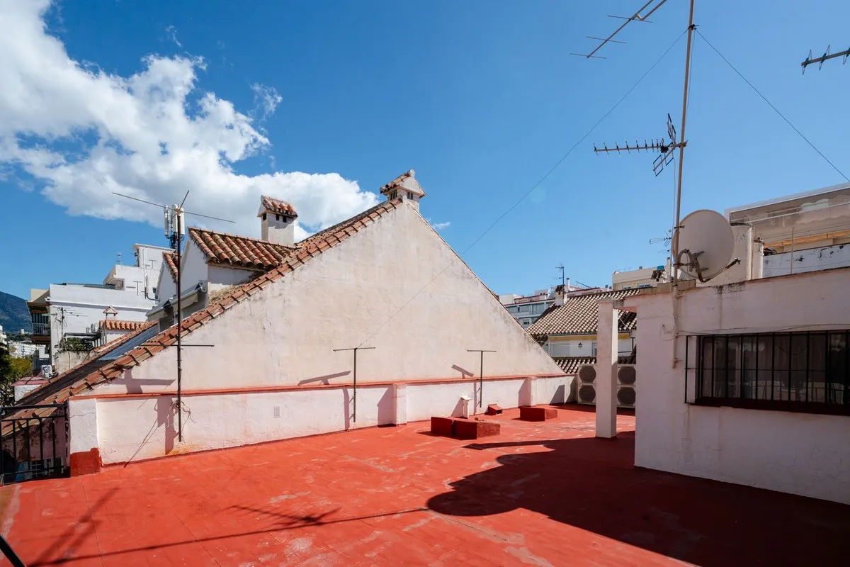 7702ba01-71f9-48d8-ab44-c40bc287855b