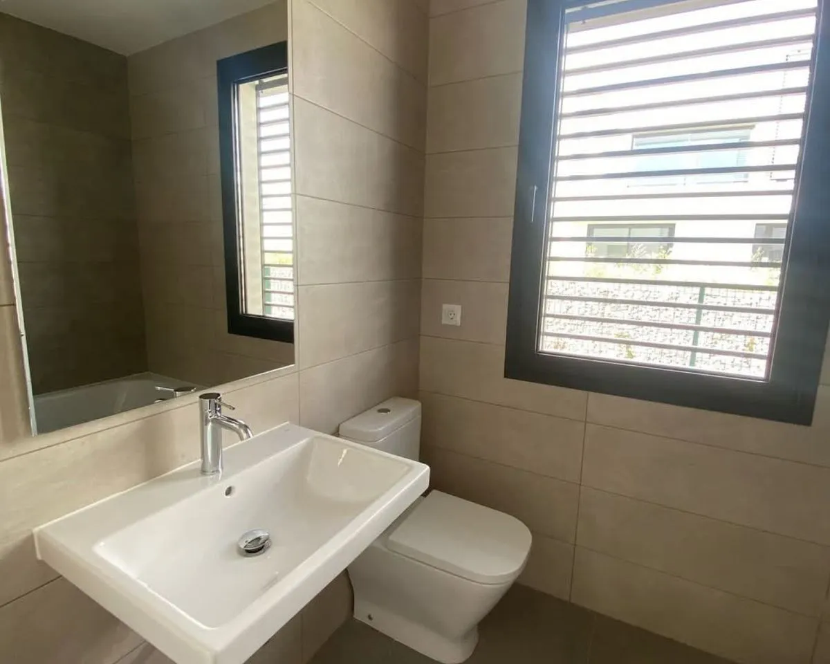 01aae6d4-d74f-415e-8cb8-b26f0f4f12a5