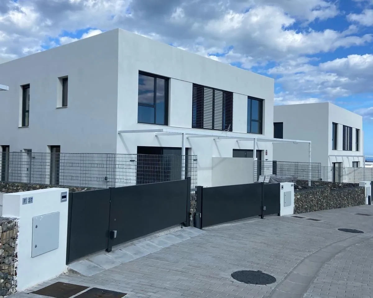 0ef3ea7b-210f-47b0-934e-17edea6d2865