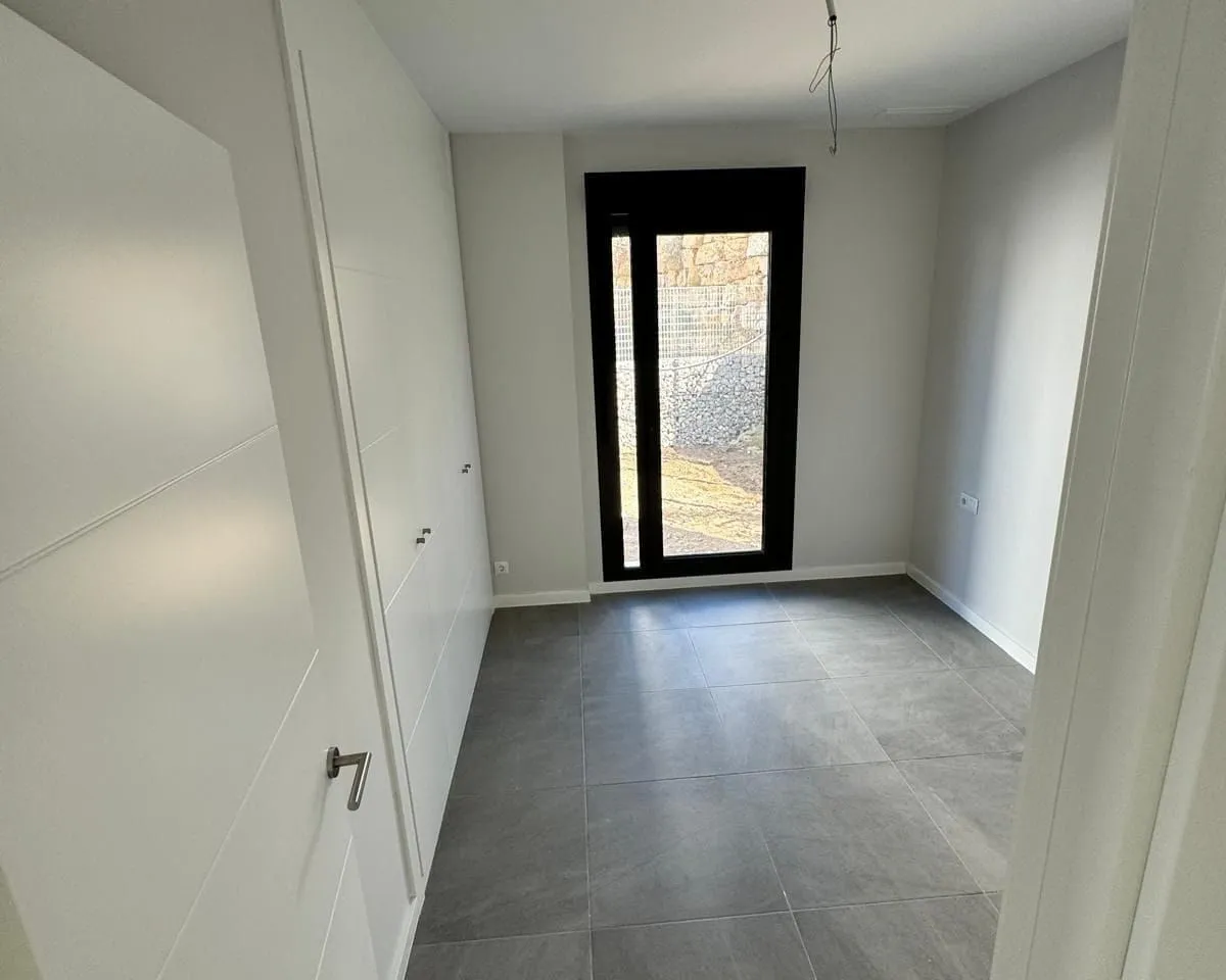 52fff50c-9bf3-4bad-afb8-b91ed3015f47