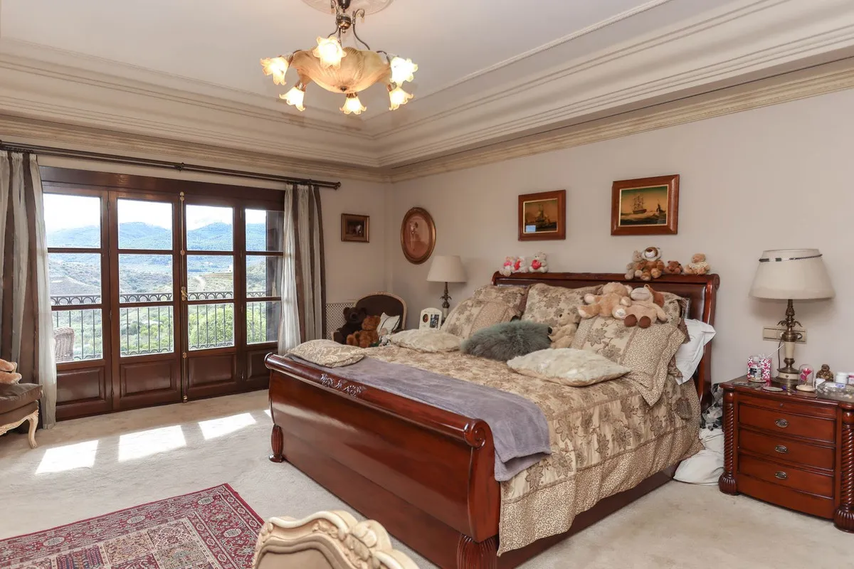 0b6fb9bf-c2e5-436b-90ed-f2404f83b392