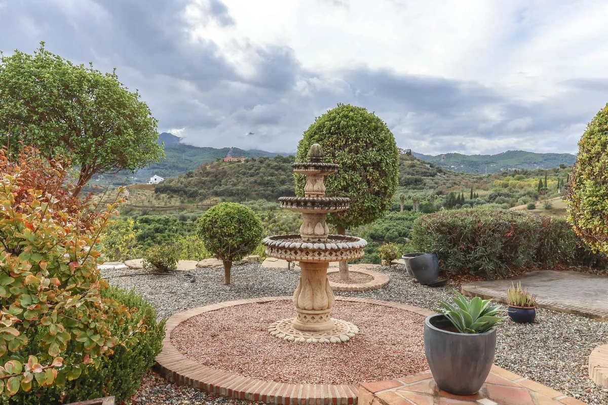 989ce1e9-1250-45d7-a8d2-fa629bb1b301