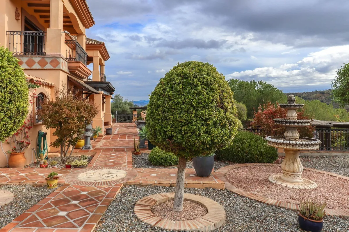 98b0c667-477a-4f27-b78c-e7f033555d43