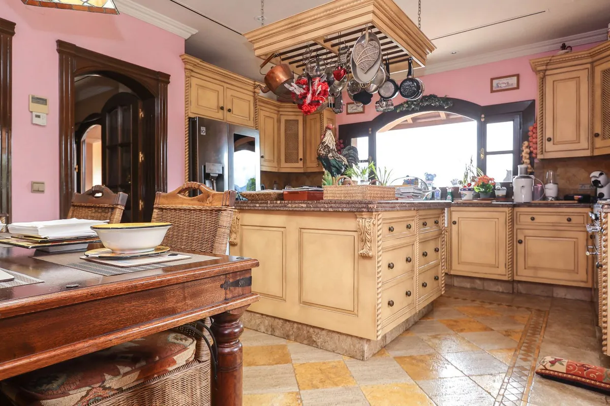 f060c4d8-a1bb-49c2-b4f0-d92db03958e2