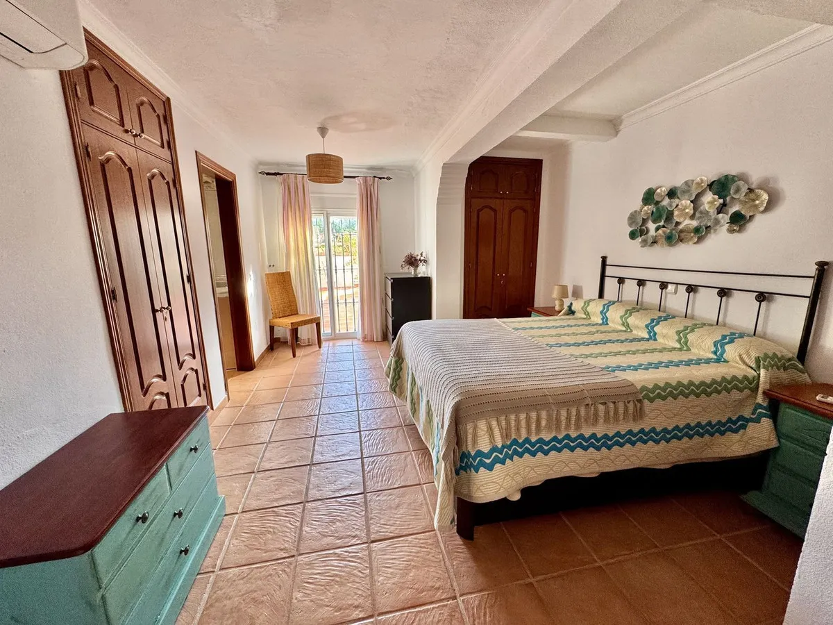 2deeeb25-d937-43c4-b5a3-1870dd8778a9