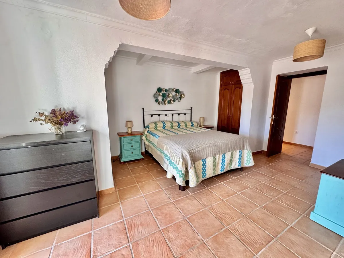 6ebb84e5-f086-4b06-a00b-349230474147