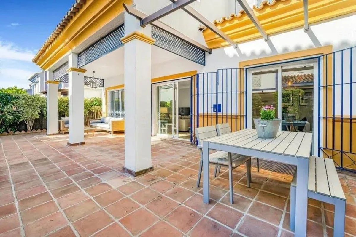 cb7db869-713d-4be1-a57b-fdc165727635