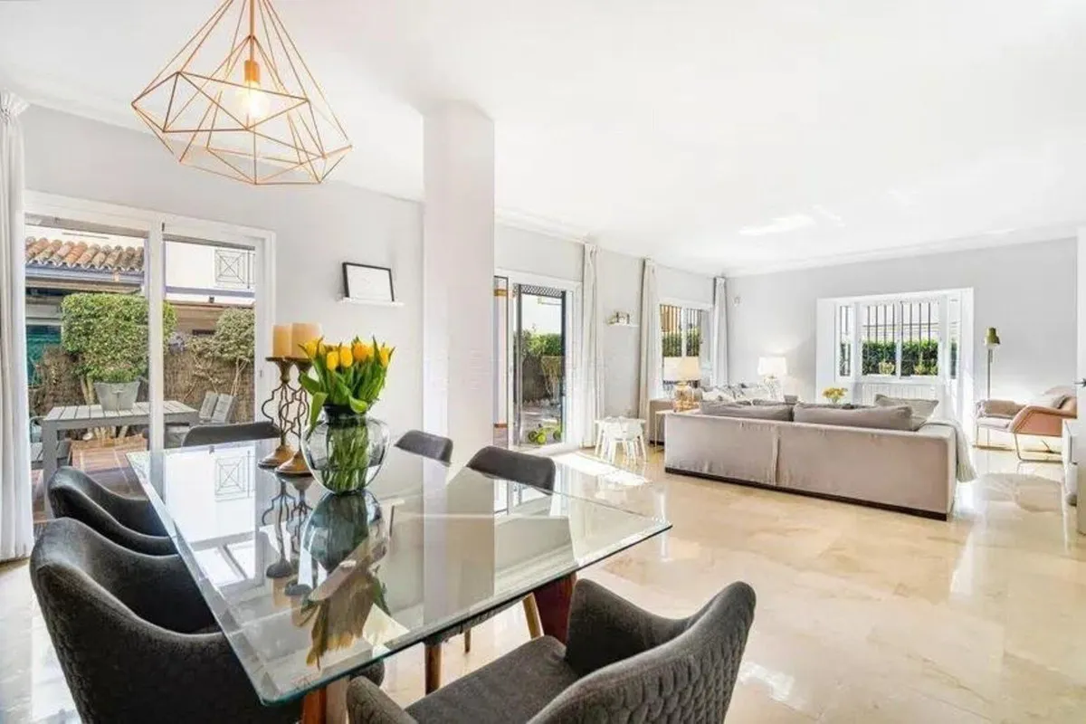 f0e78023-4040-48ba-93a8-b11127bb48f5