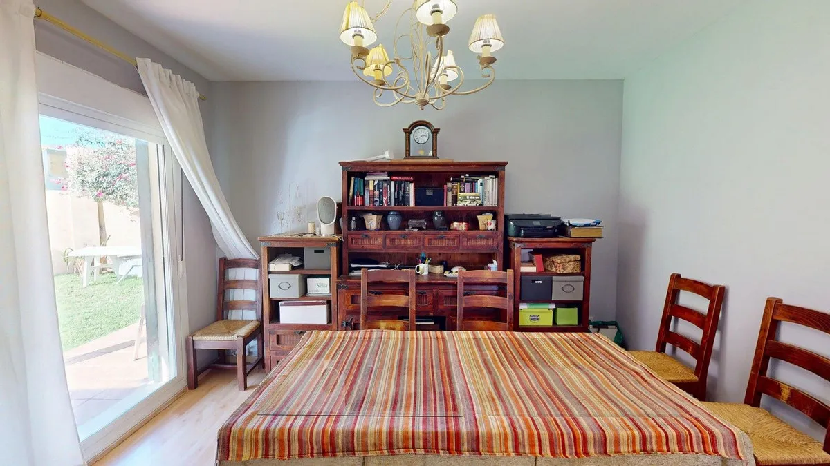 b676d301-9d5a-4ae1-a36d-9794bec9f993