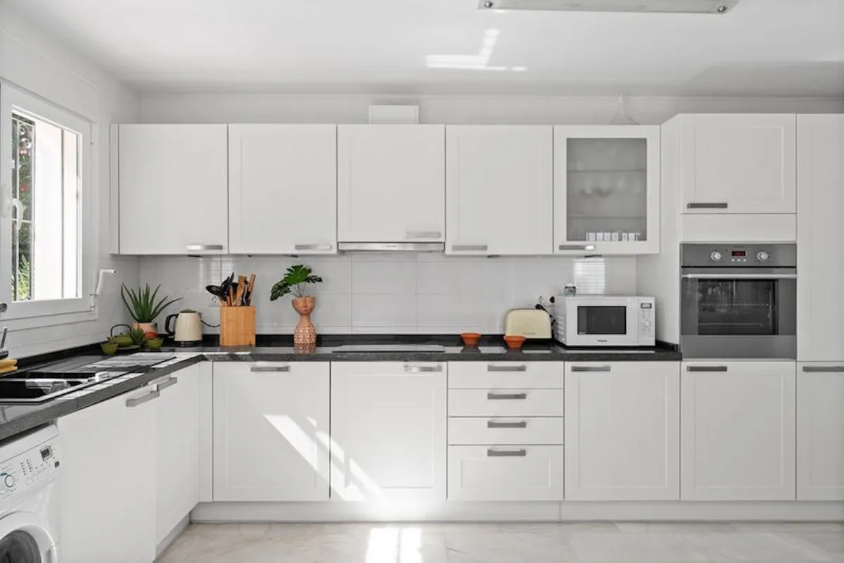 0484371d-7ea2-4333-9203-7b9403c6ccf1