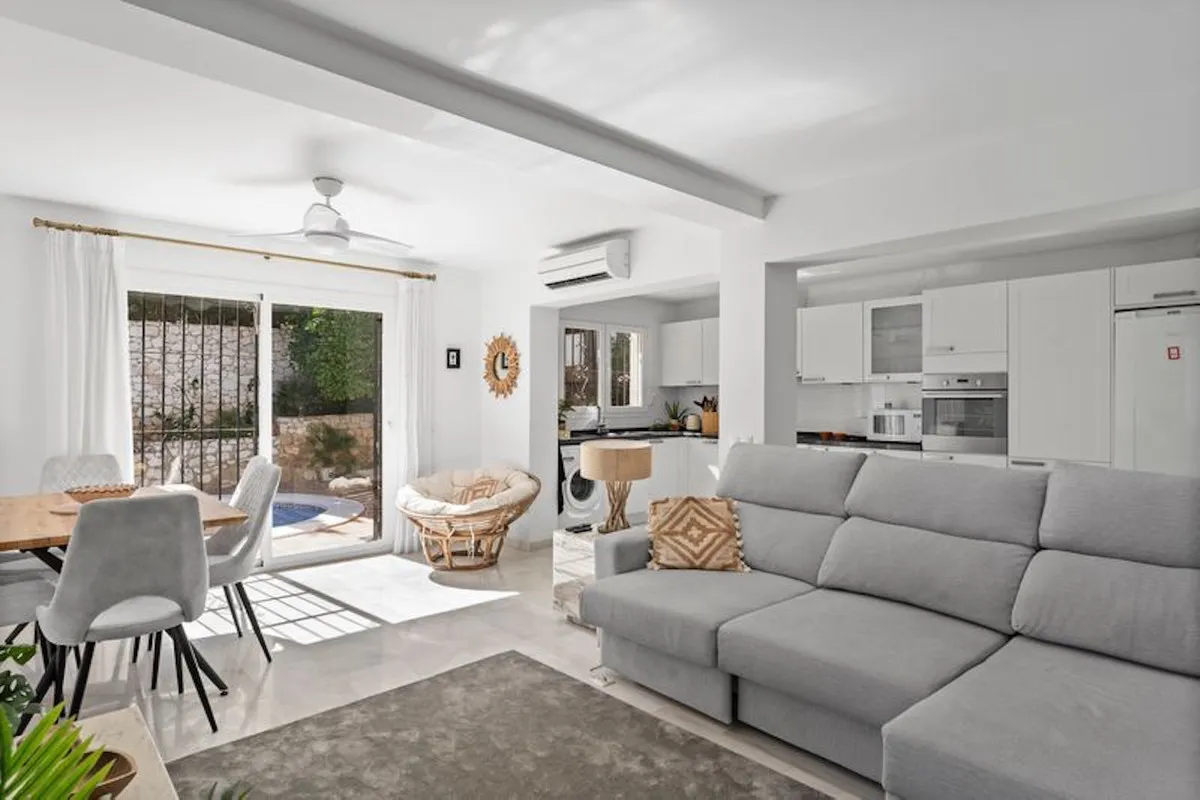 5eed2520-fedf-4e55-8a6a-6567a95b422a