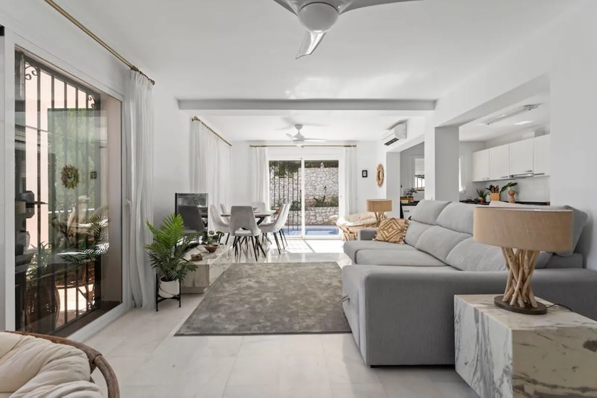 6f17a44a-62a5-489b-935f-63df975a8a1c