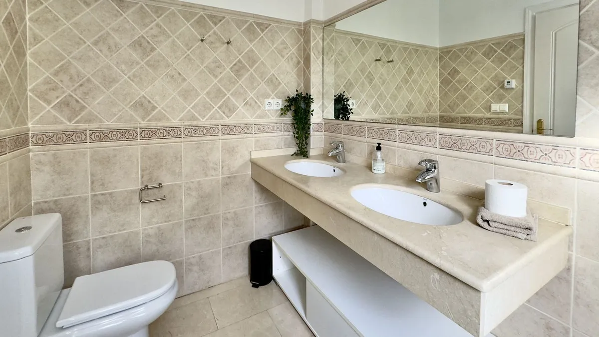 1c201526-b4d7-49eb-94b8-0795b9b65278