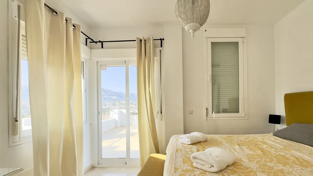 2c5296a0-6377-4315-ab7e-341114cc1a9d