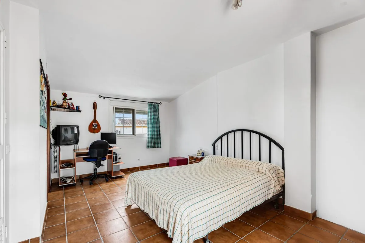 7db51d8b-5e31-4e63-a15c-4a501ee05a8c