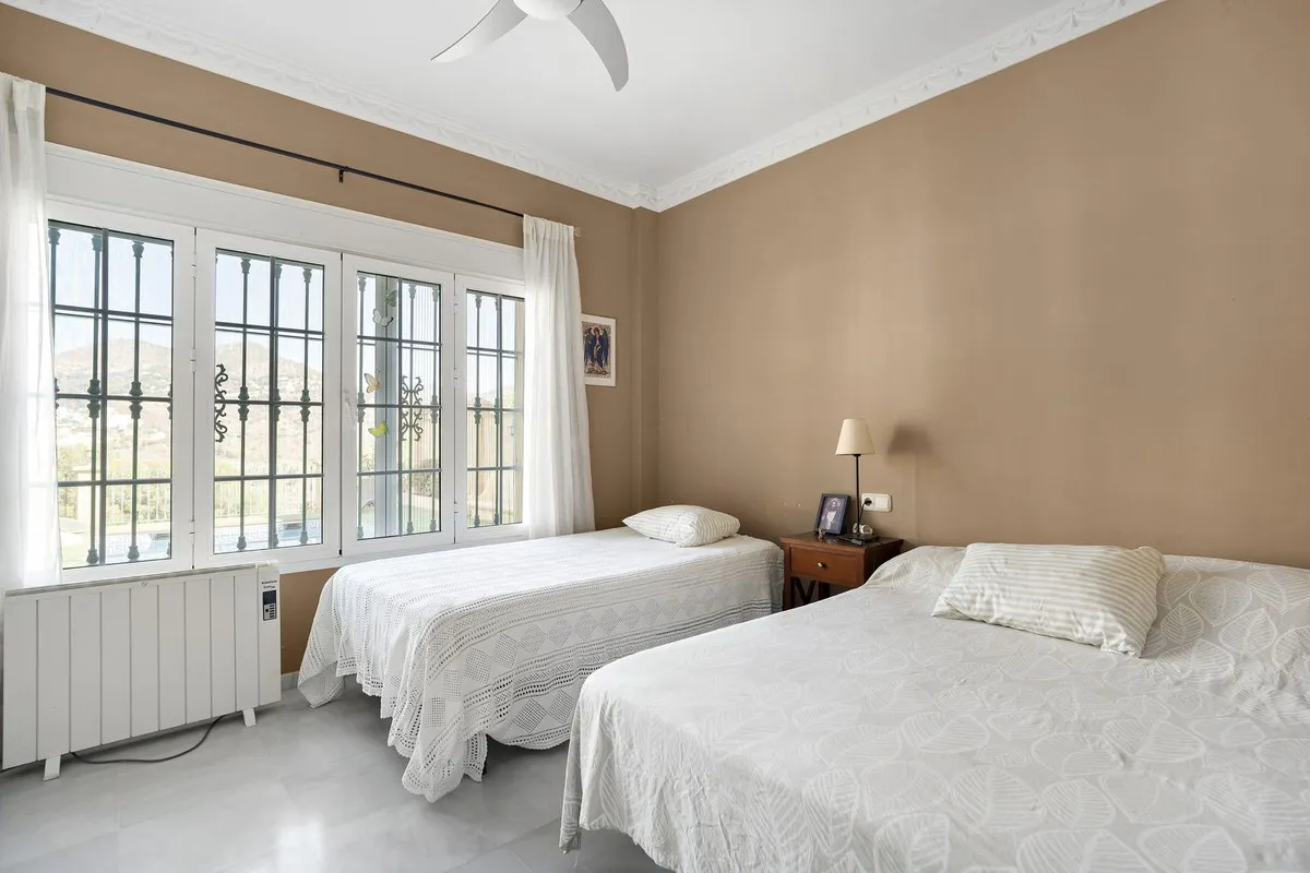 6b27cfc9-1b6c-41a0-8c36-c22729727cc5