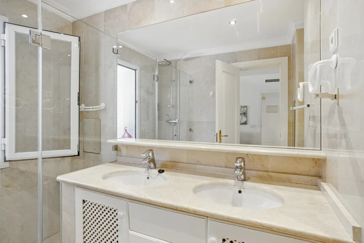 f8eb94ee-8cc3-42e9-99ab-45a1a820f55c