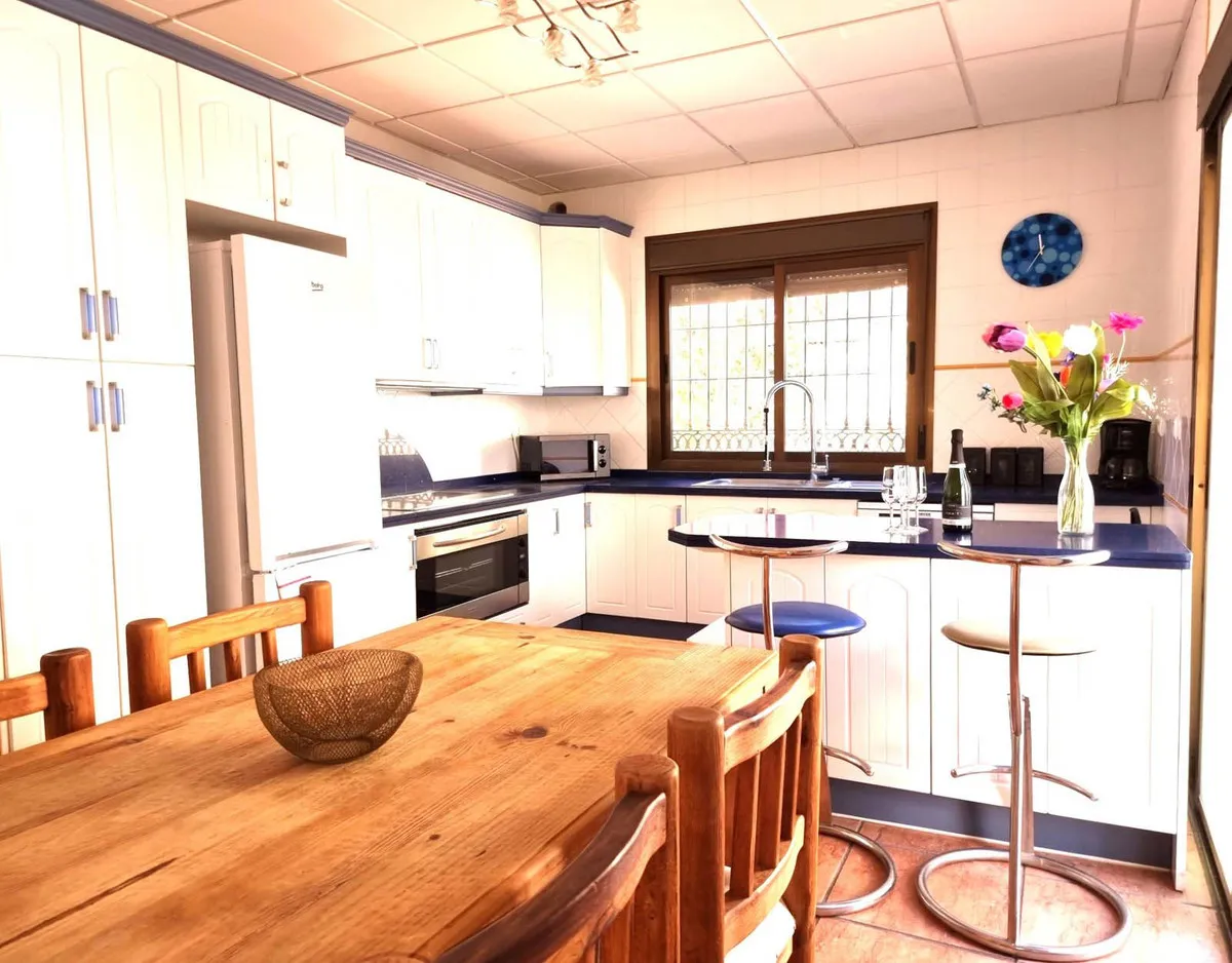 76f7e040-2cb5-40fb-b055-622e138d7f28