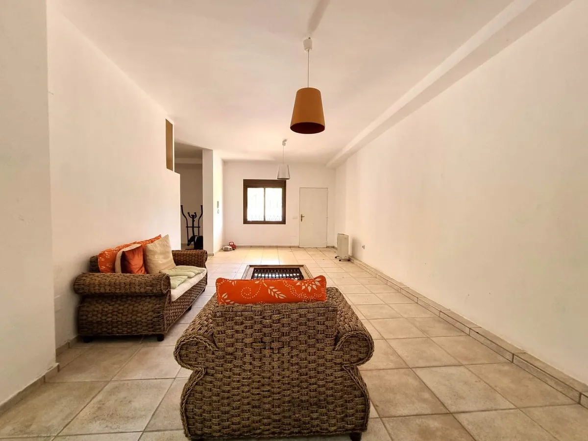 8f63e2e6-b442-4a98-8d9b-3fe12dffa184