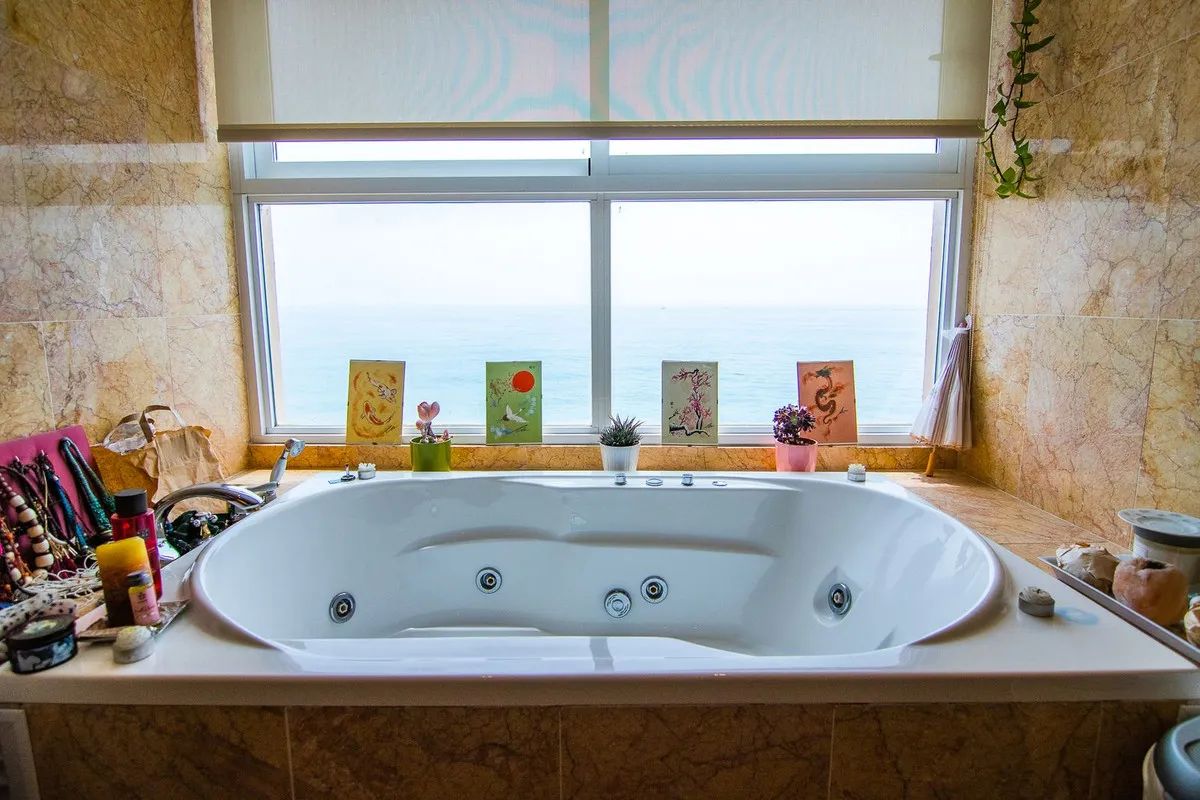 e4ad5823-1b2f-4d6e-9ff9-da1a1326b4f4