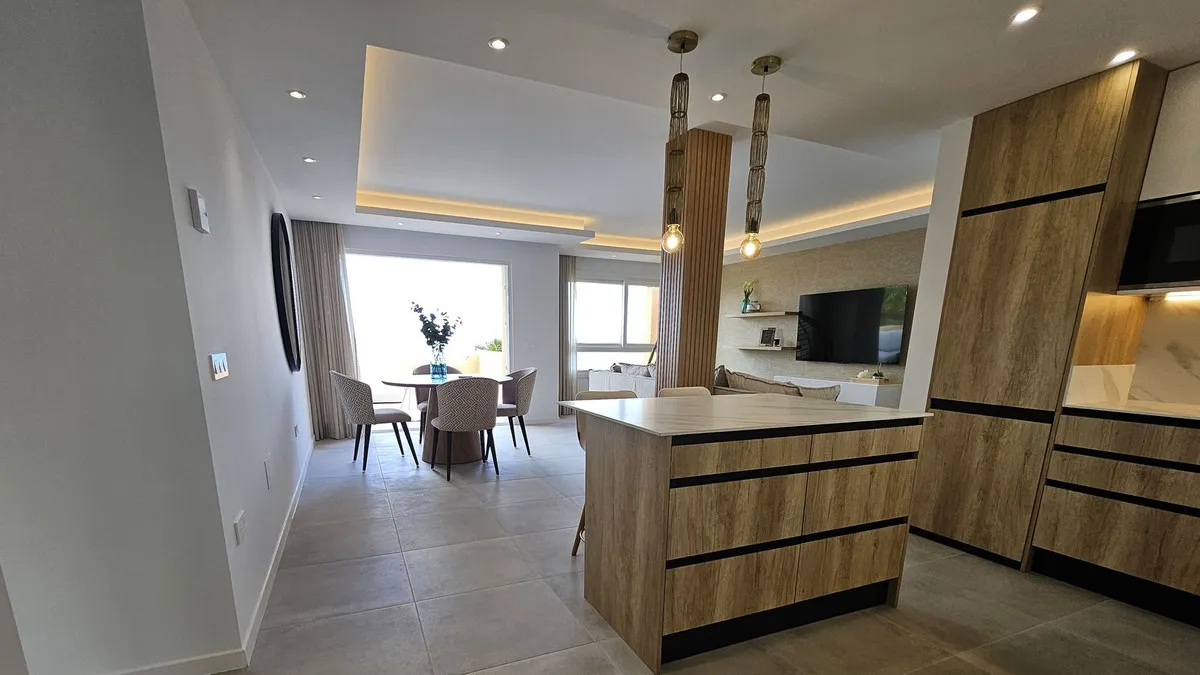 580ae2f8-dae7-483d-832a-c8d32c94296c