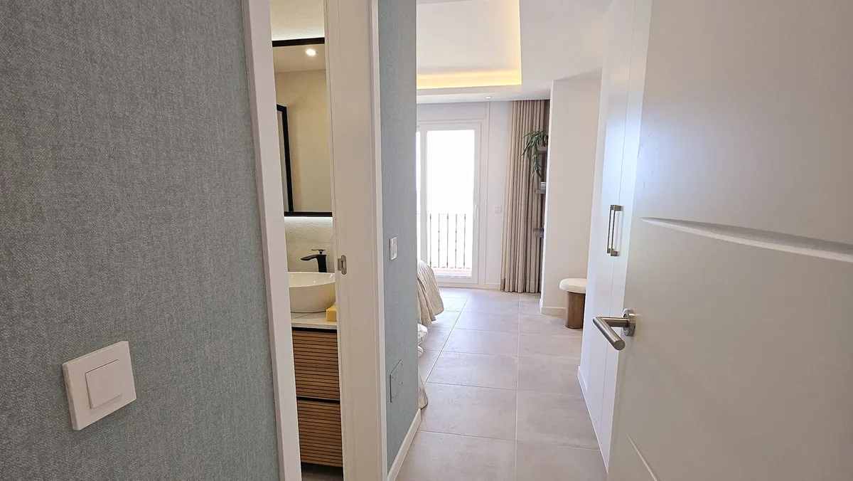 e20be0f5-c1da-444c-acf0-a03d60169e48