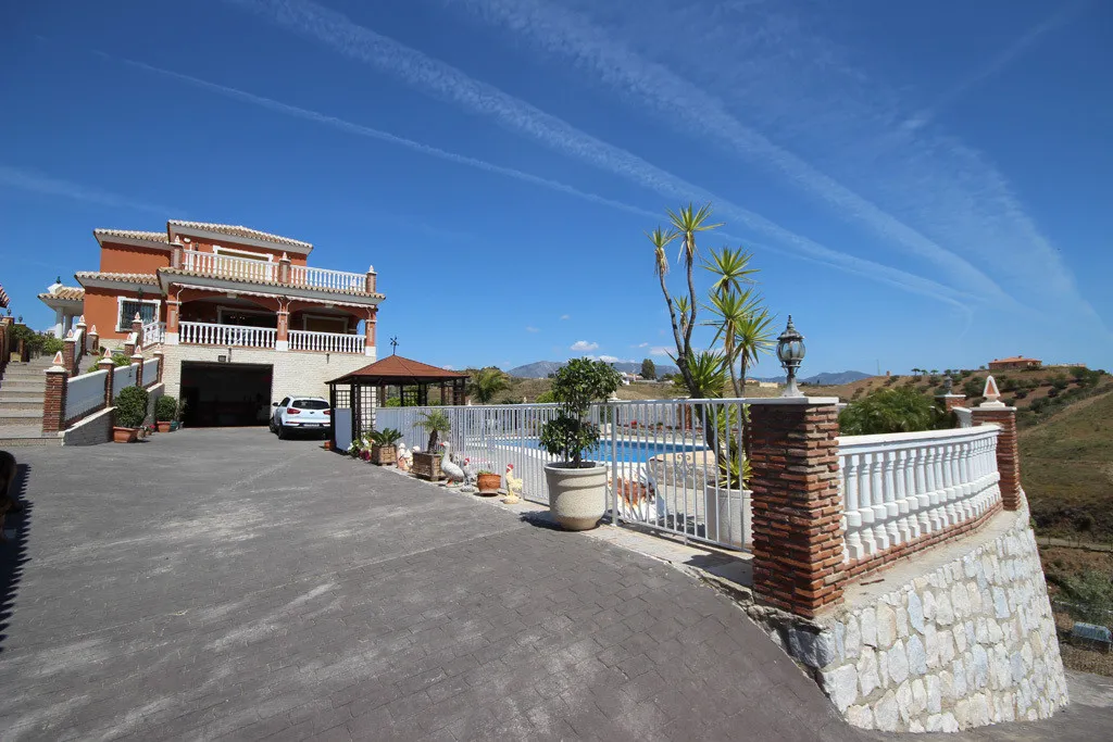 87ae1941-4f03-4cfd-9b5a-47558125115a