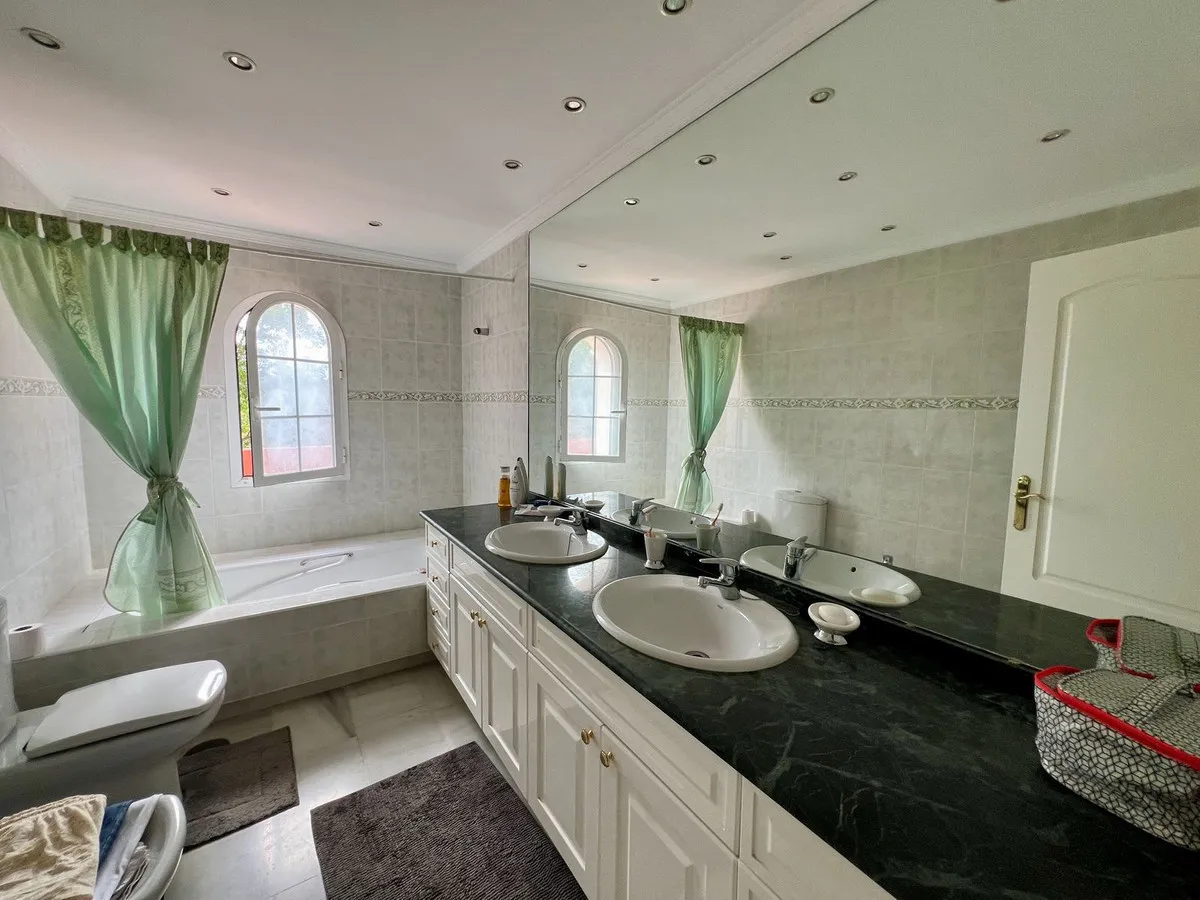 da10b570-2109-426a-9397-1b22f65b6e1d