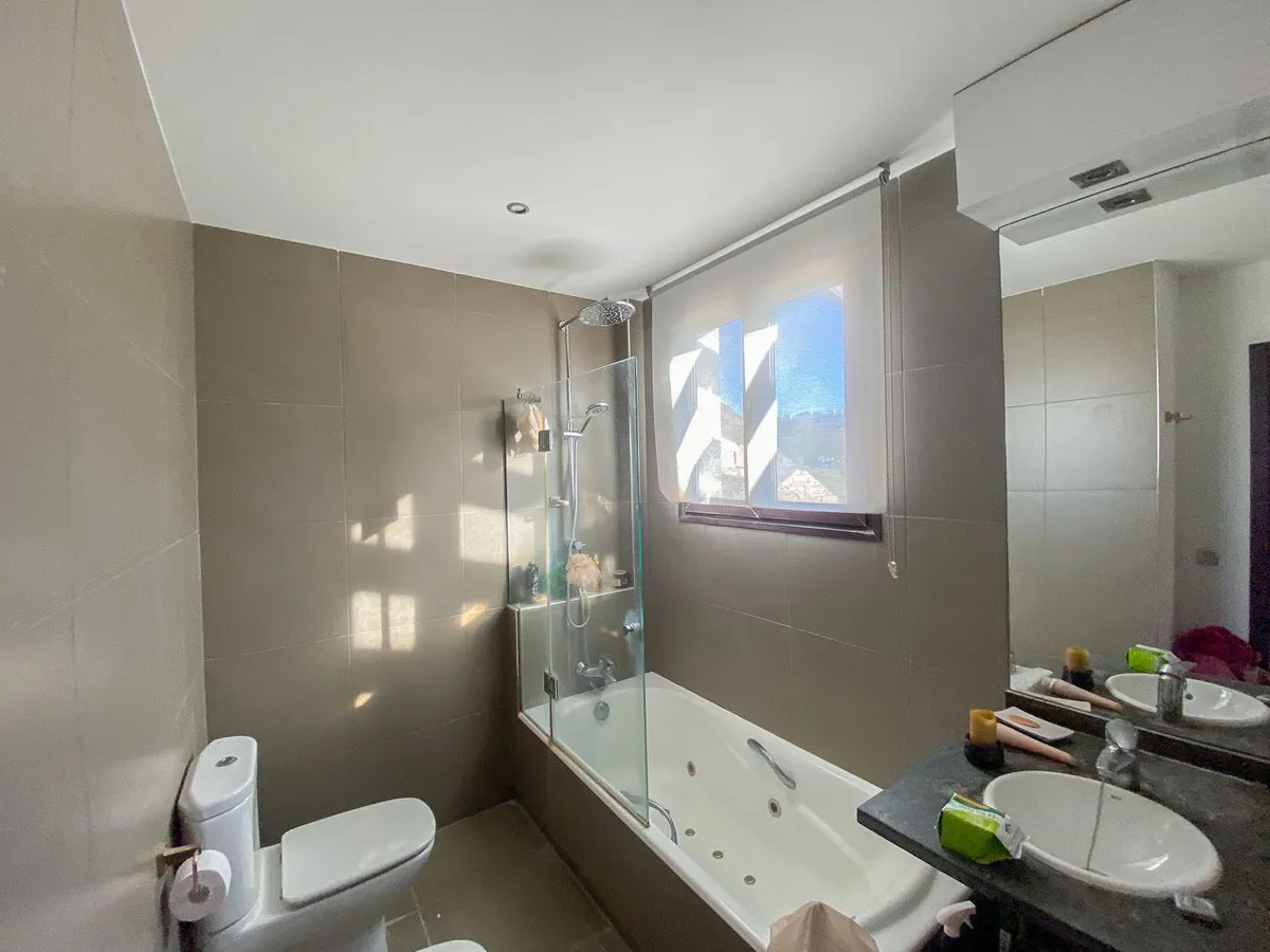 226423ab-56d2-42e5-b897-bc1f3c80e966