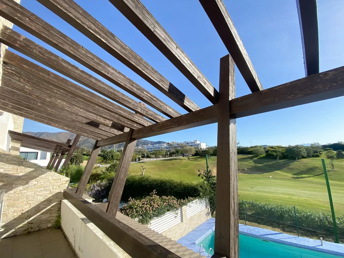 c4b41bf5-7369-4975-843f-6f9bb1418fa6