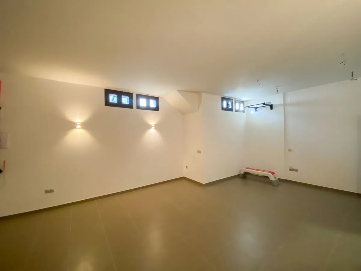 f5670f33-1f1f-486a-8e7b-1b2983acb131