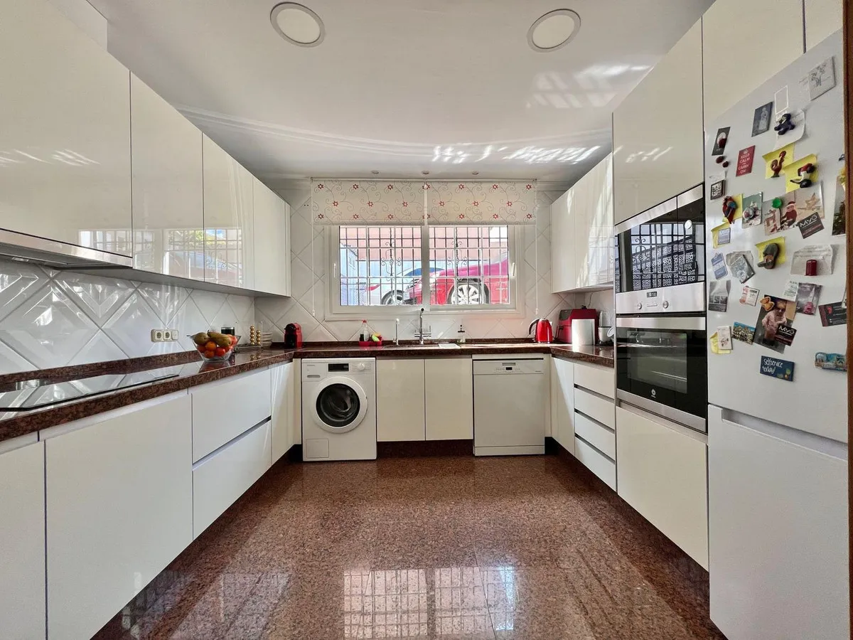 2c112d1f-3d51-4ef0-b1d5-380c28671ca0