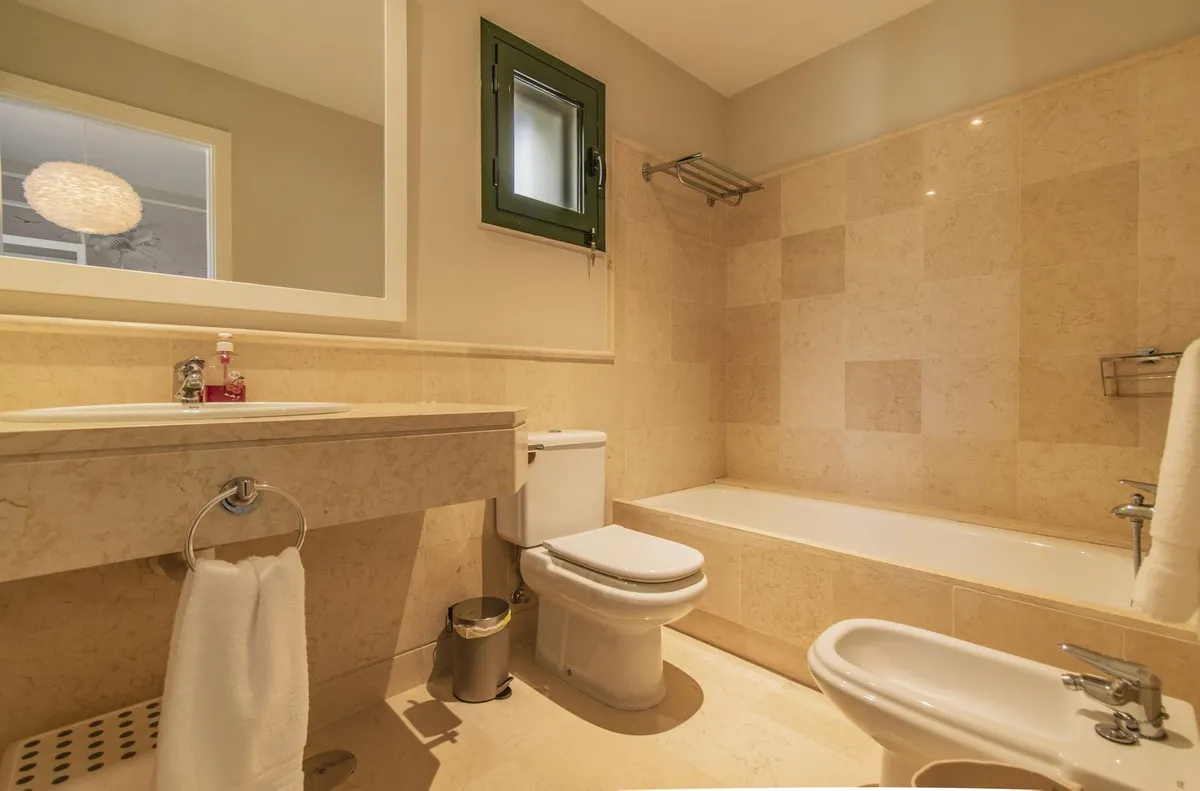 c37e3b33-a8bb-4b73-89a9-b1dd24ad14b9