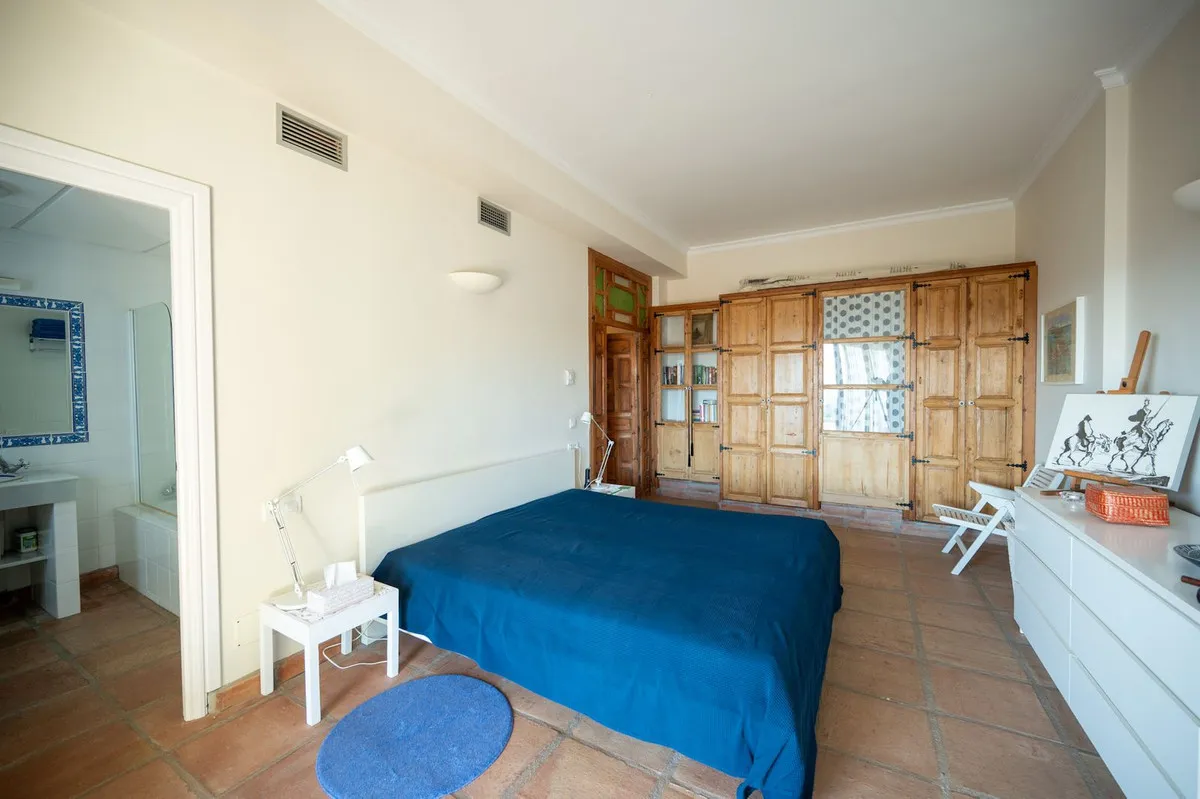 7aef9c3f-1a76-40d7-b089-5204aadde823