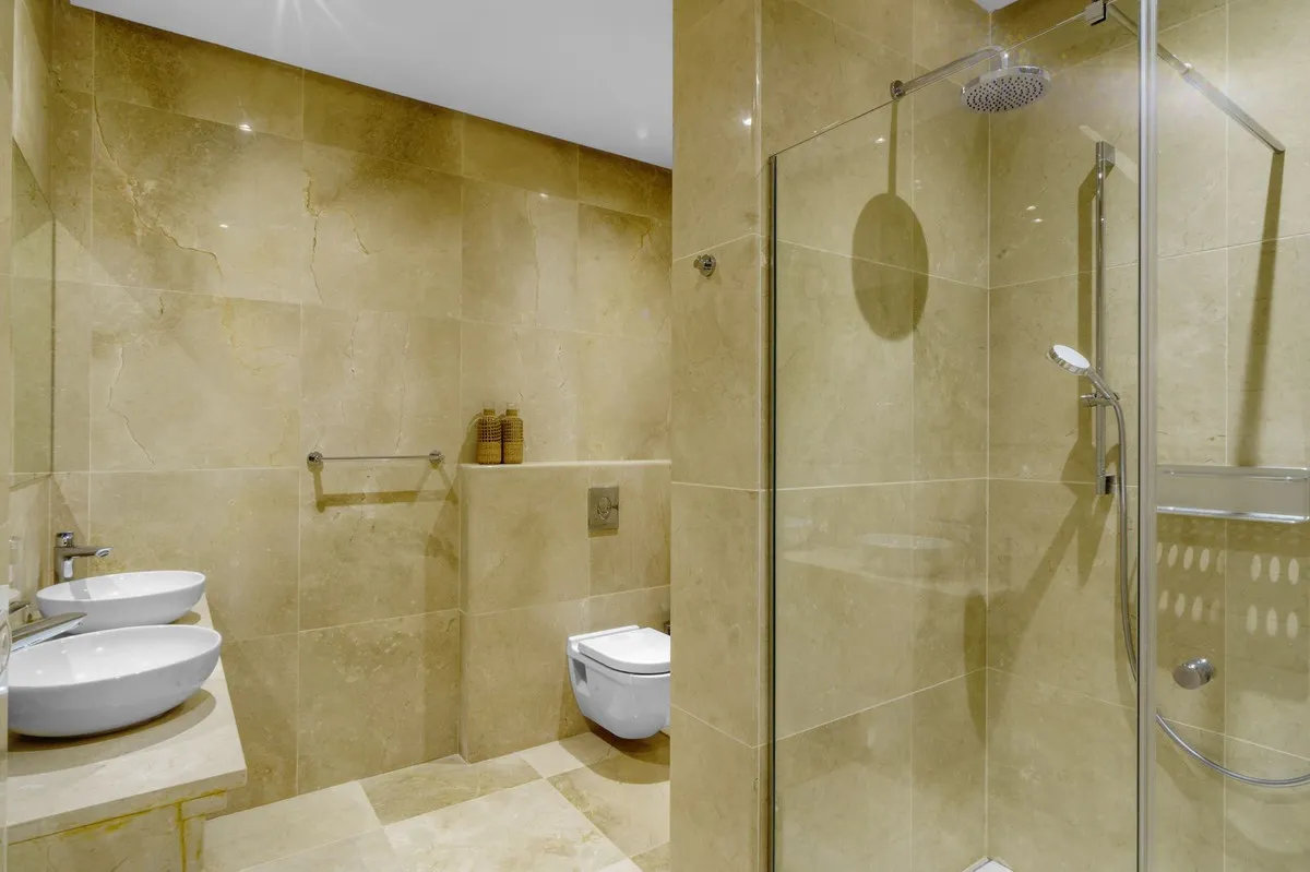 0a40da21-db44-43da-a13c-eb1379912383