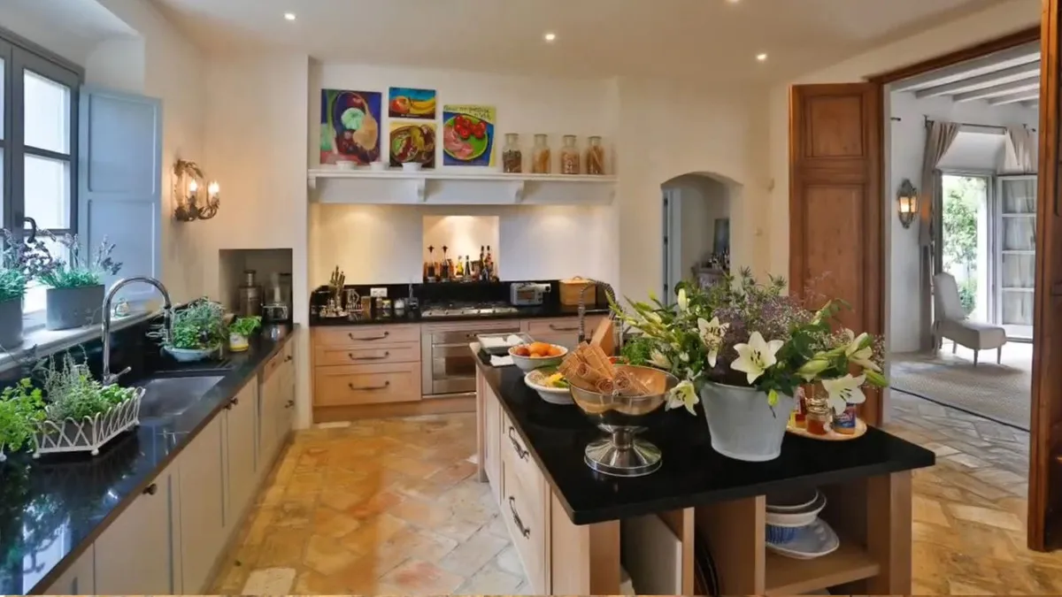 ad14afb6-f228-44b5-b5d5-4c941d5c5e46