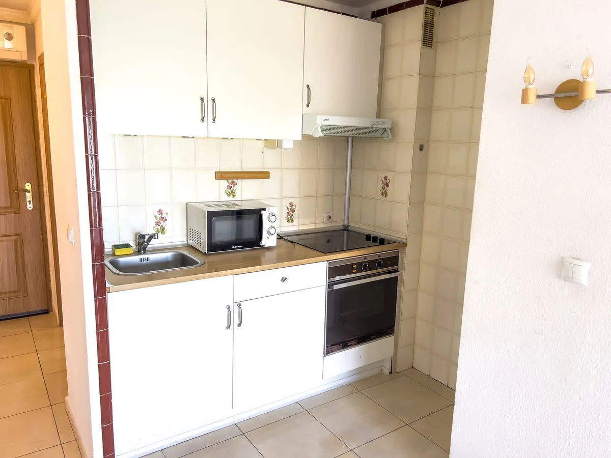 a1933370-ff08-470d-8e9b-5b3b653d229e