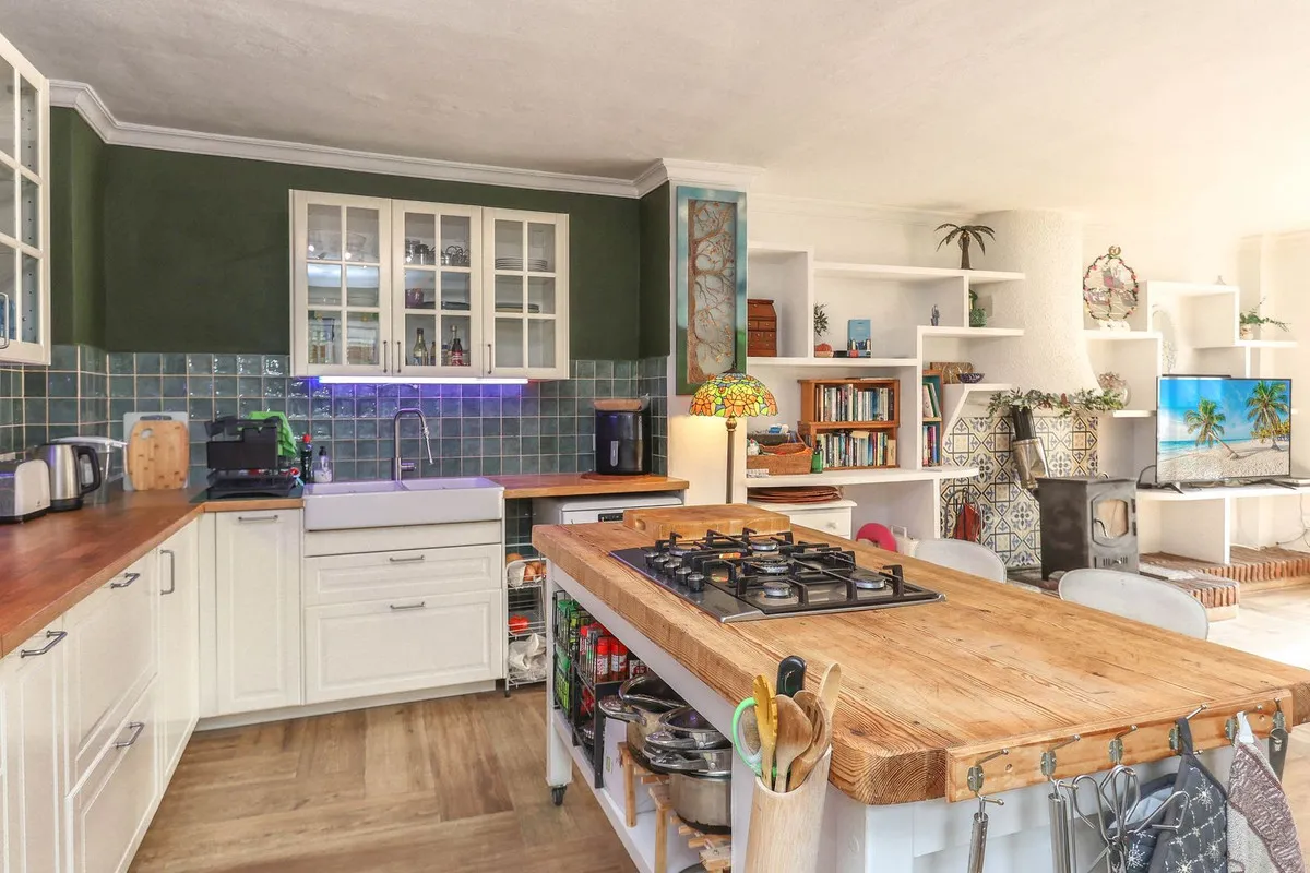 1e13a715-169e-4c18-860c-8acb0b8226e0