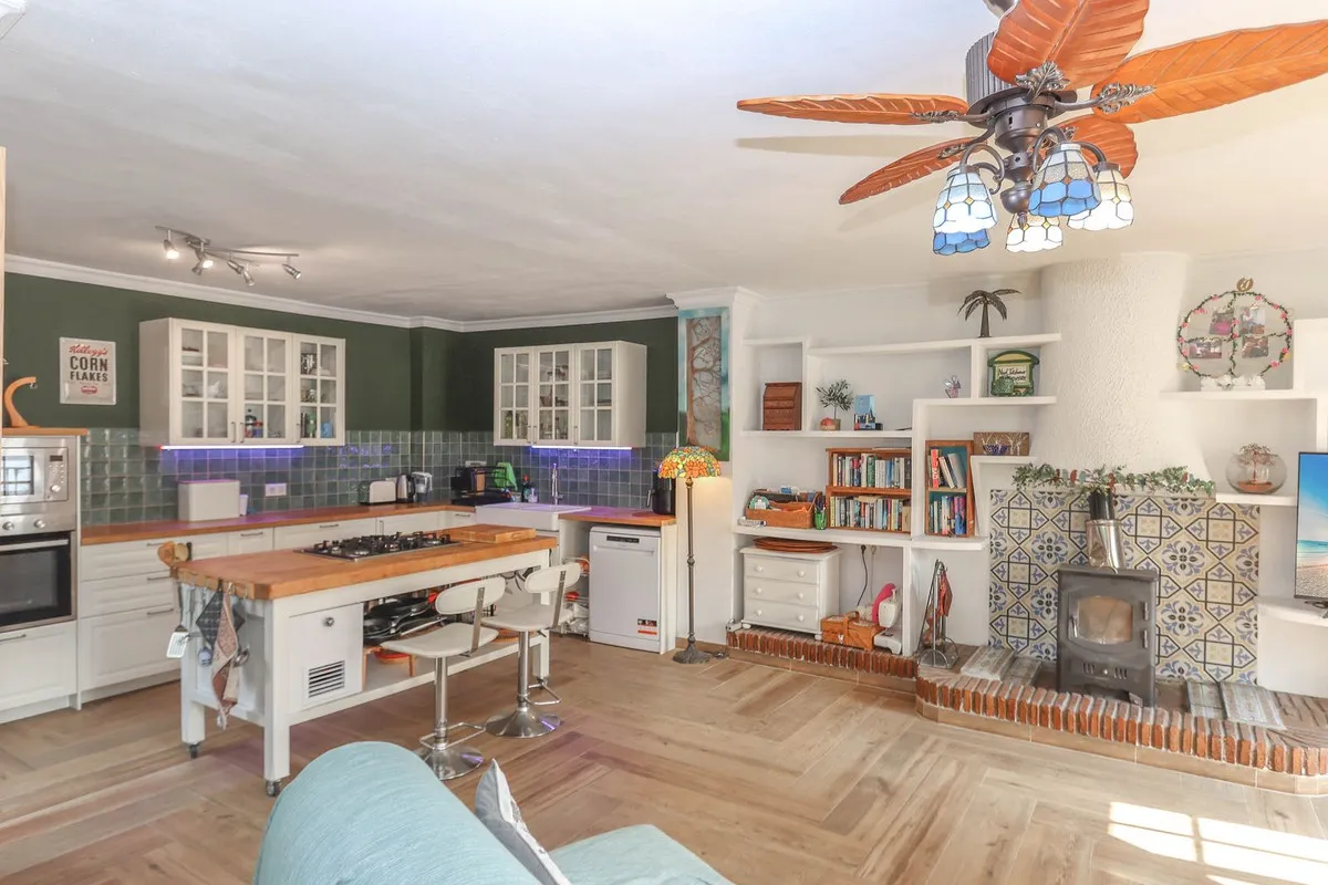 b049f7ac-271a-40a7-8287-9fc1d96e3b7a