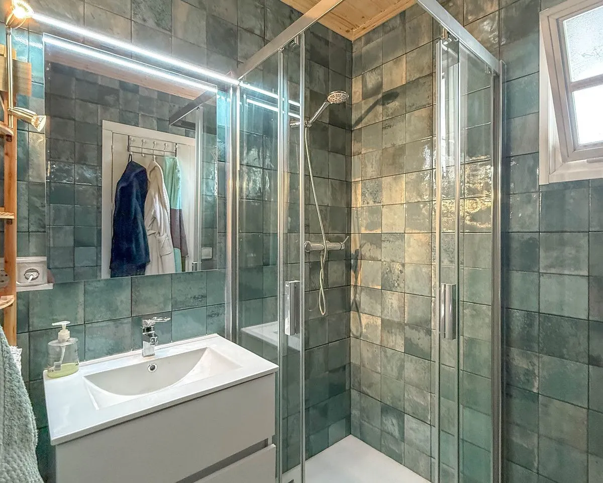 d8db3d85-9dc0-40e5-87bf-9d7fada5ad62