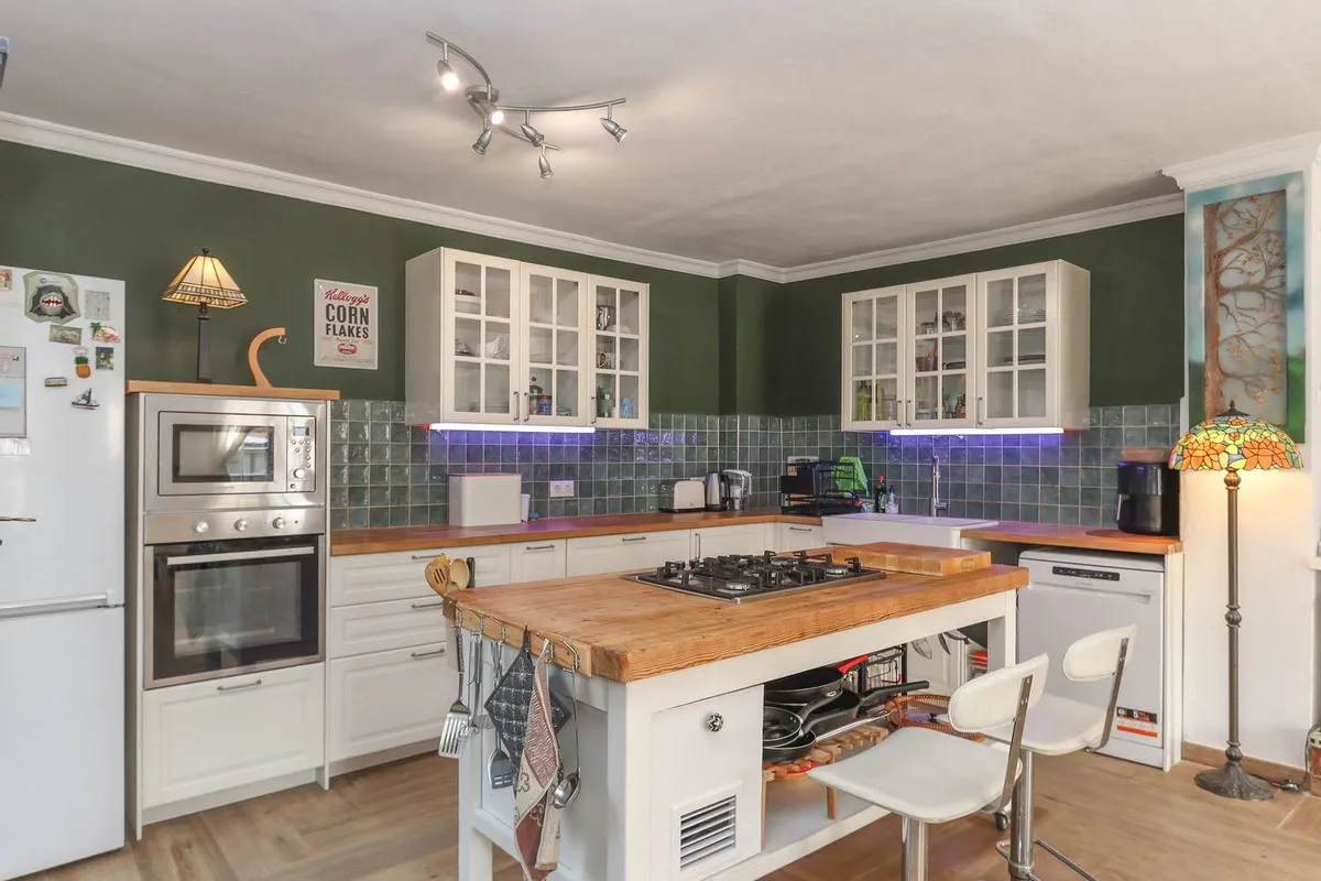 f2a28074-6b3b-4955-ba32-f2863b63b1b4