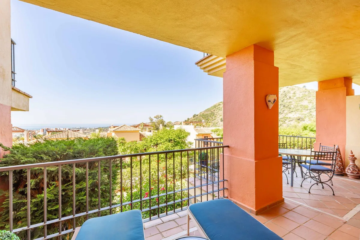 4e0702b0-04b0-4404-b72a-5736d821b9f4