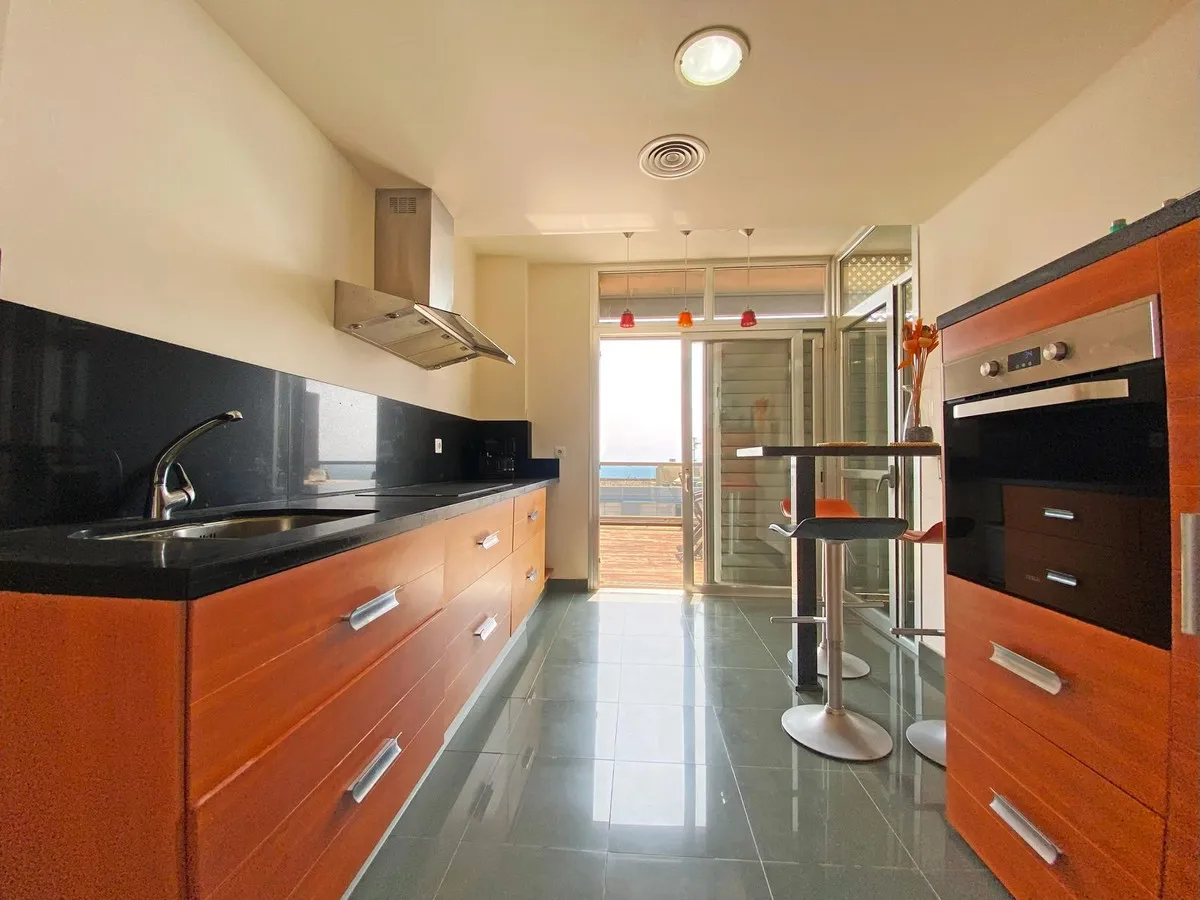 b9e384cc-9085-4935-9459-e10d920b38d1