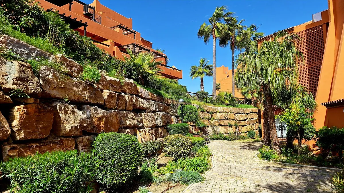 73a8c76f-7b36-4649-b635-feba84b70d08