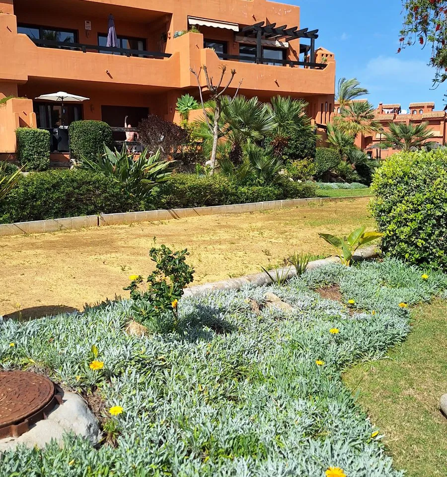 9e528224-b1e4-4804-b988-2f085d0fc3d1