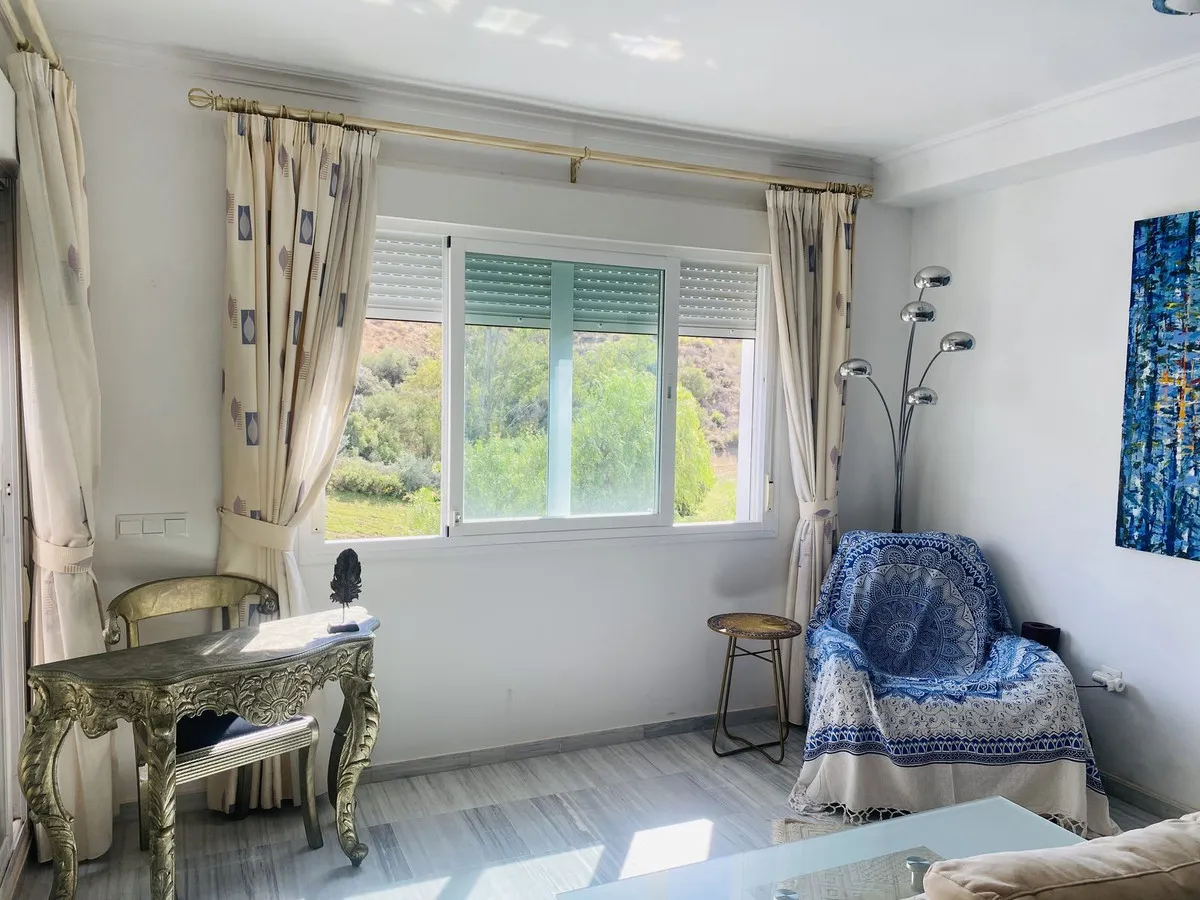 c4258021-5d76-4ebb-ae68-a51e2c731354