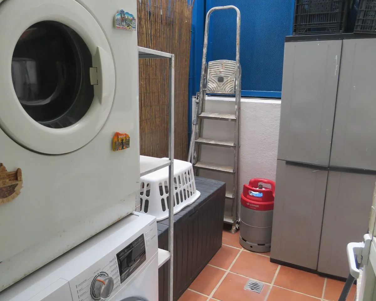 a6a9fca1-1900-4674-89b9-46164d3f21df