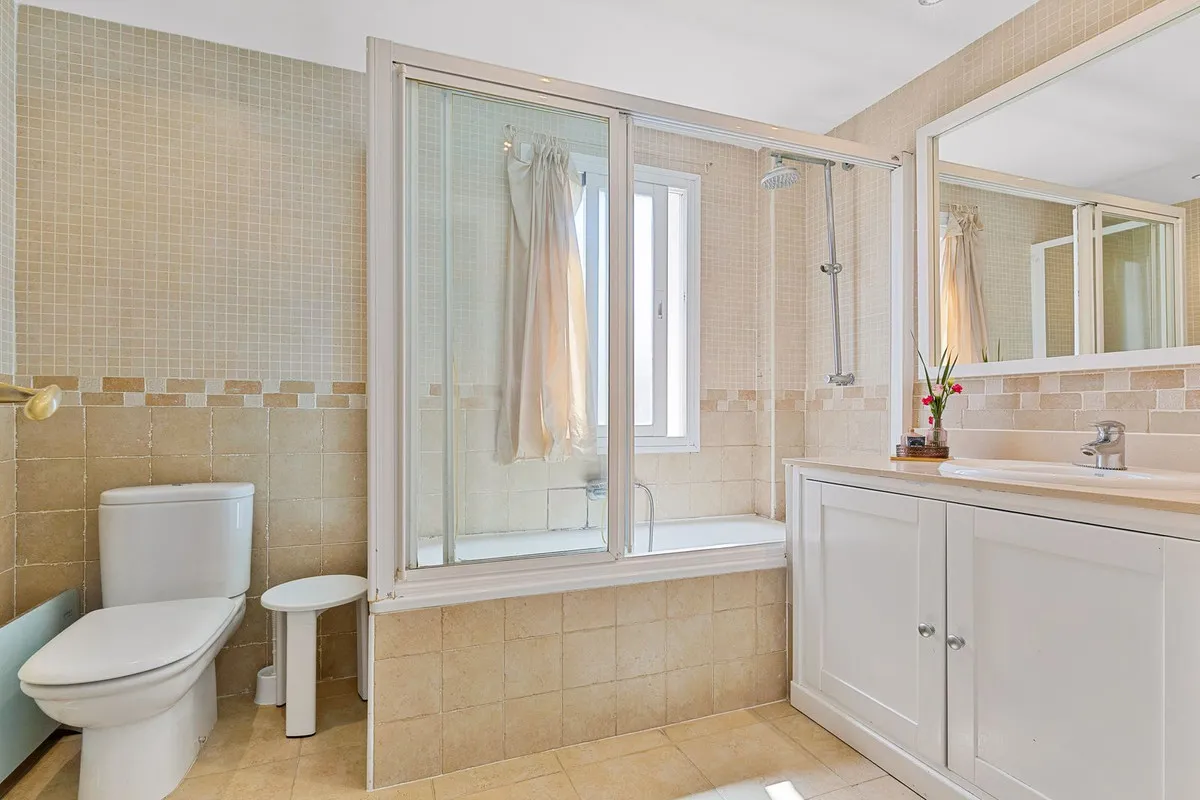 ffba1fac-e2e0-4787-8cec-c246ea61941d